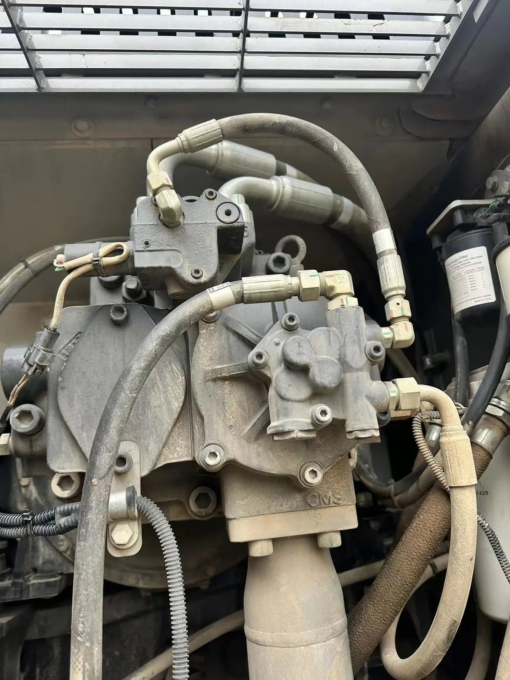 ZE550EK-10-1204 | Built: 2022 | Hours: 1,030 hrs | Location: Baoding (Xushui), Hebei | Attachment: Tianke 200 hydraulic breaker