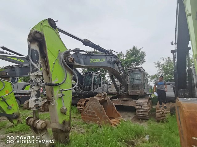 ZE550EK‑10‑1020 | 2020 | 9,464 h | Weinan — Belit 200 breaker + bucket