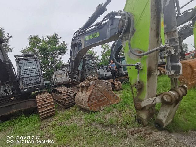 ZE550EK‑10‑1020 | 2020 | 9,464 h | Weinan — Belit 200 breaker + bucket
