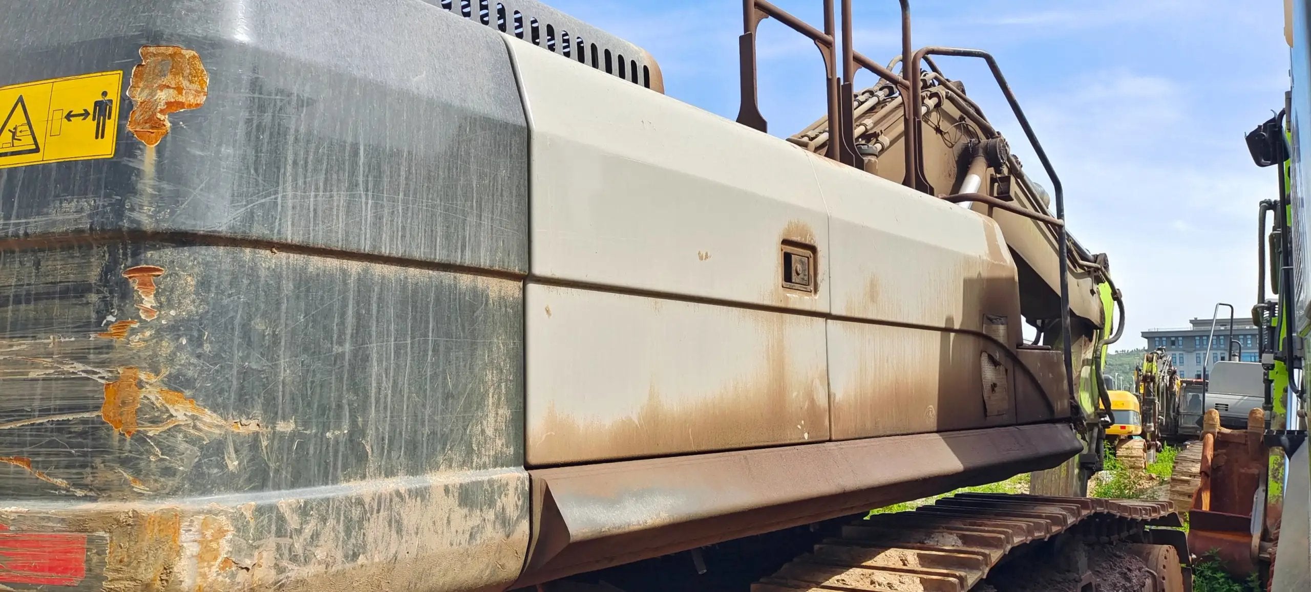 Zoomlion ZE550EK‑10‑1045 — 2020 | 3,984 hrs | Parked in Weinan | Includes Aidi 200 hydraulic breaker + bucket