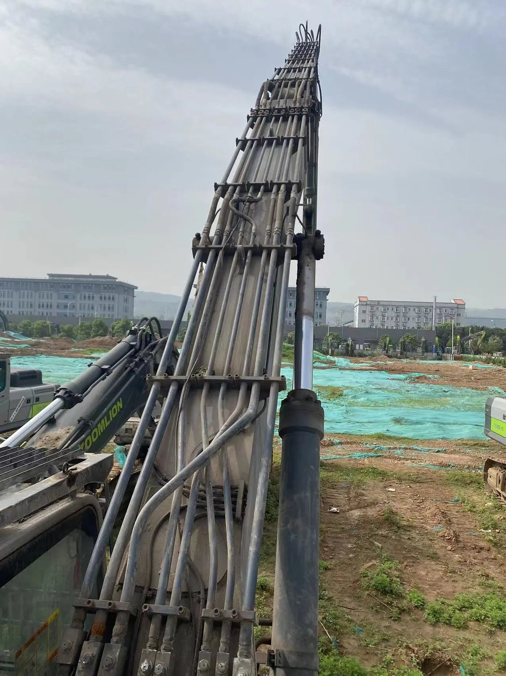 ZE550EK-10-1156 | Built 2021 | 719 hrs | Parked in Weinan — Extended boom + Aidi 135 hydraulic breaker