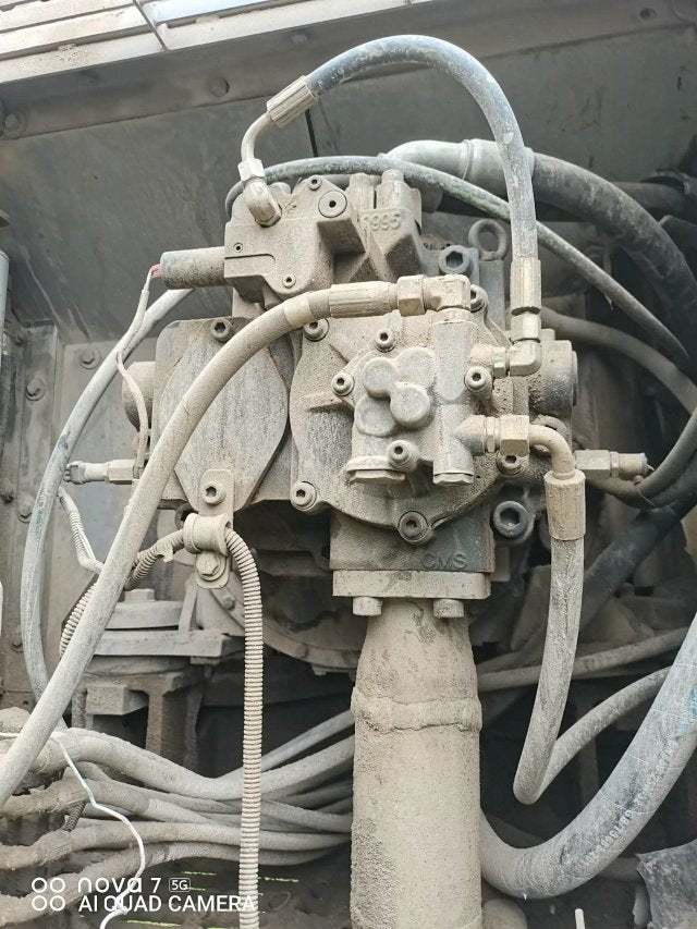ZE550EK‑10‑1041 | 2021 | 9,591 h | Weinan — Belit (贝利特) 200 hydraulic breaker fitted