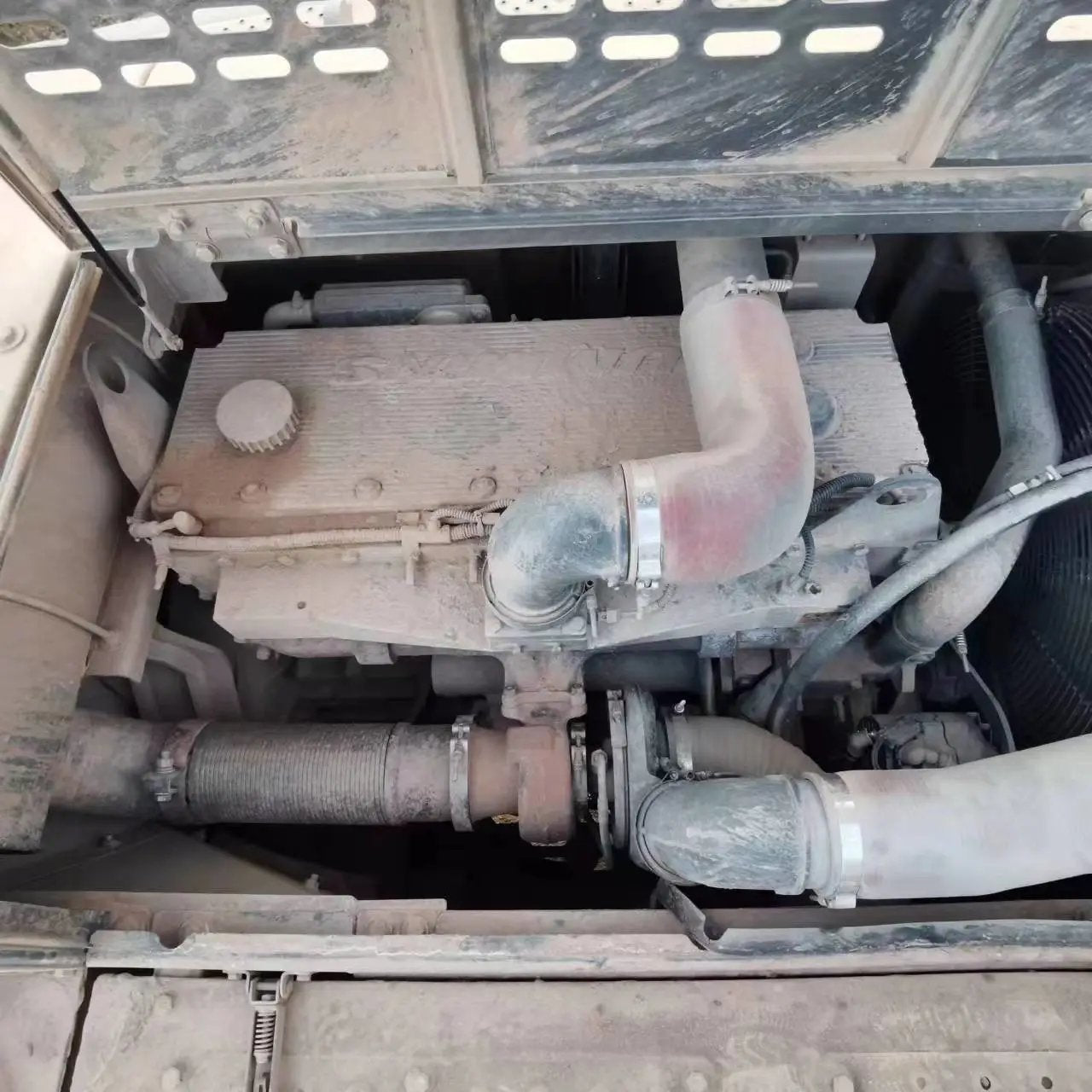 ZE550EK-10‑5044 | Manufacture: 2021 | 4,467 hrs | Parked in Weinan — fitted with bucket