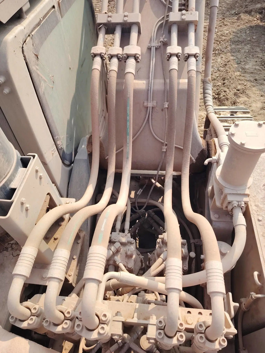 ZE550EK-10‑5044 | Manufacture: 2021 | 4,467 hrs | Parked in Weinan — fitted with bucket