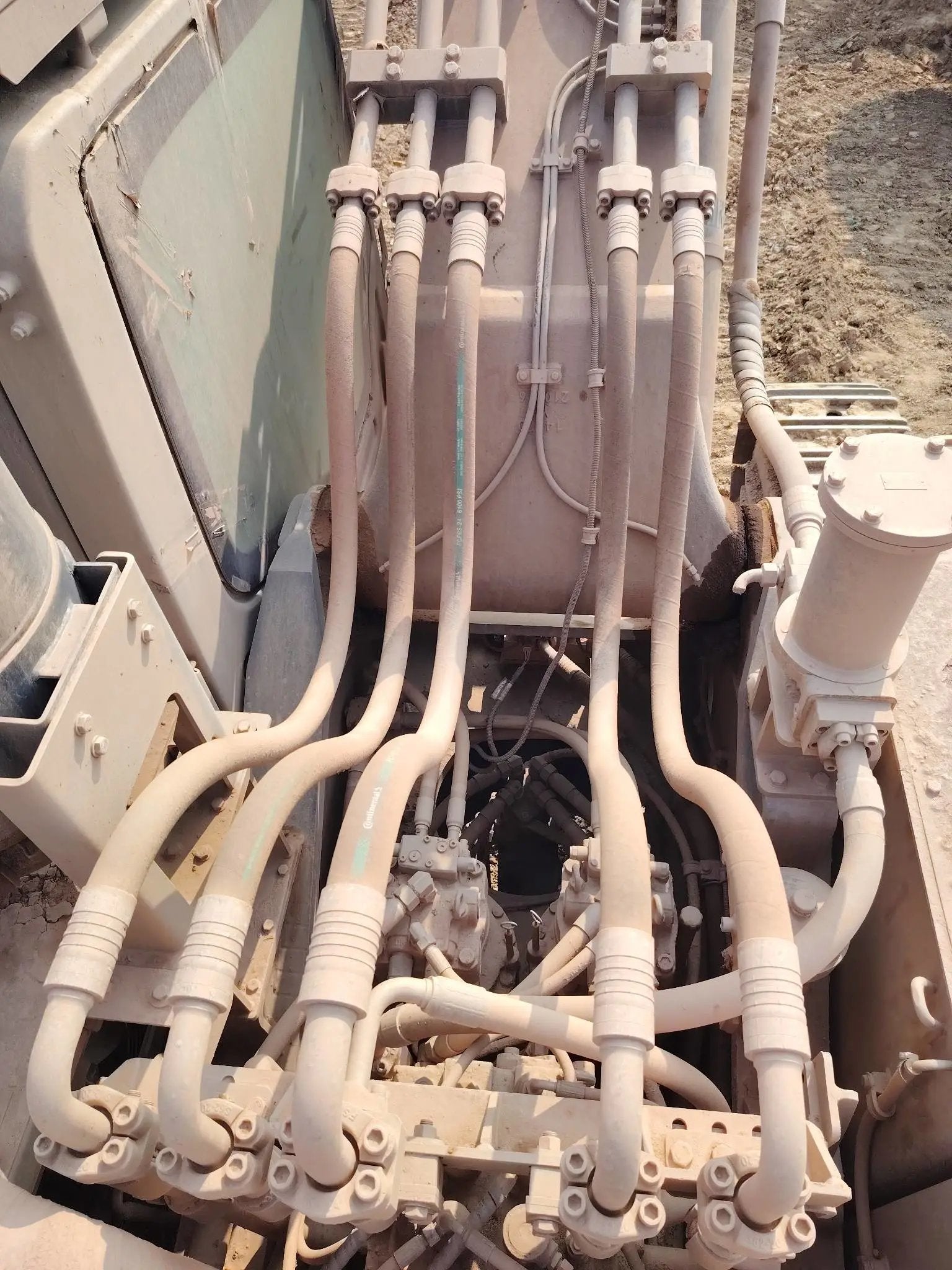 ZE550EK-10‑5044 | Manufacture: 2021 | 4,467 hrs | Parked in Weinan — fitted with bucket