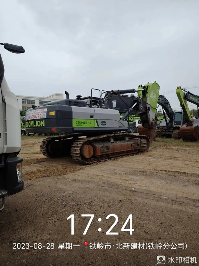 Zoomlion ZE550EK‑10‑1068 — Mar 2021 | 4,455 hrs | Parked in Siping, Jilin | Fitted with hook‑boom (eagle‑hook) arm