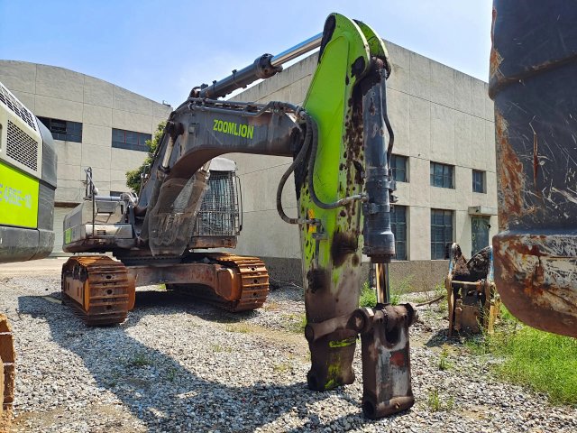 ZE550EK-10-1101 | Built Mar 2021 | 2,397 hrs | Parked Xi’an — No bucket assembly