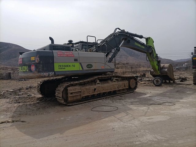ZE550EK-10-1141 | Built Mar 2021 | 3 hrs | Parked in Weinan (site 436) — Fitted with bucket assembly