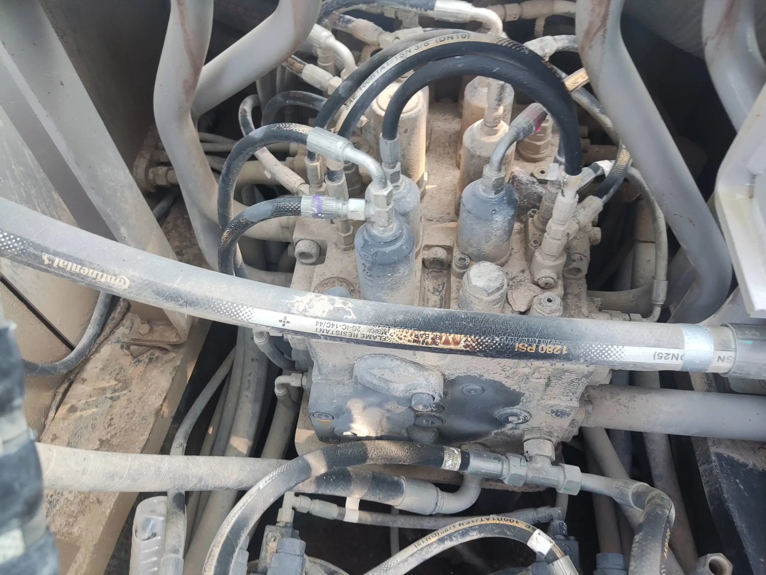 ZE550EK-10‑1251 | 2021-10 | 4,080 h | Located: Xi’an | Note: no bucket assembly