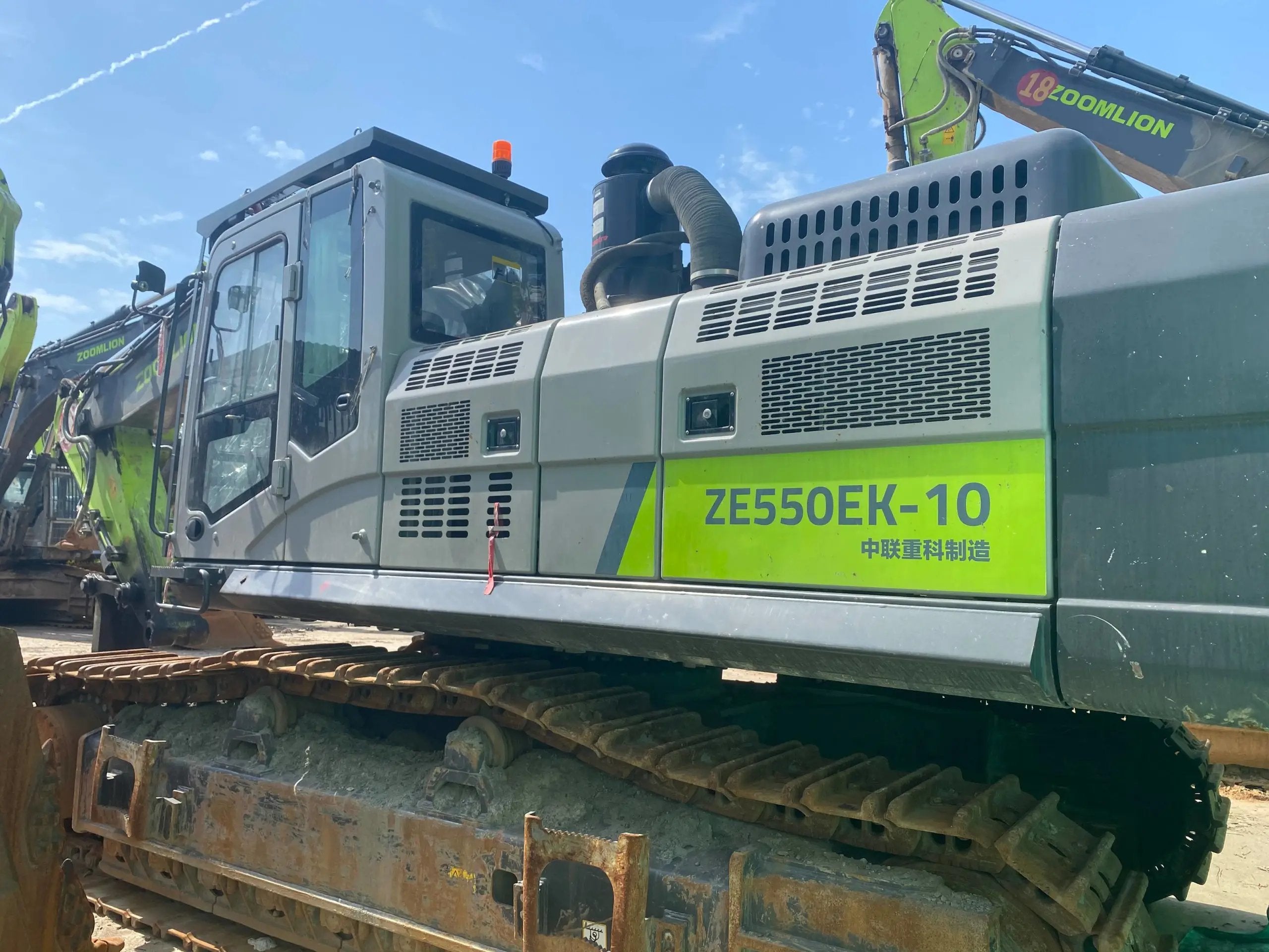 ZE550EK-10-1242 | 2021 (Jun) | 2,530 h | Xi’an — With bucket