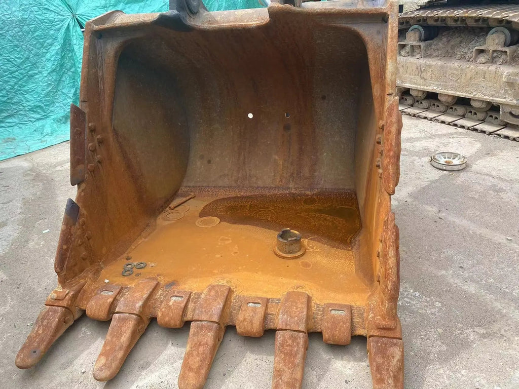 ZE550EK-10-1242 | 2021 (Jun) | 2,530 h | Xi’an — With bucket
