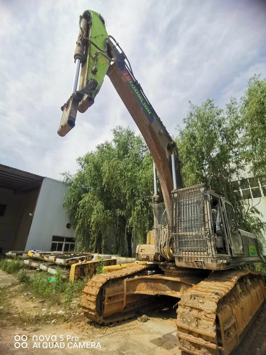 ZE550EK-10-1241 | 2021 (Aug) | 3,841 h | Xi’an — HCD200 hydraulic breaker